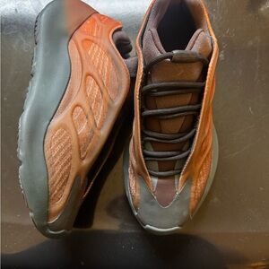 Yeezy 700 V3 Copper Fade